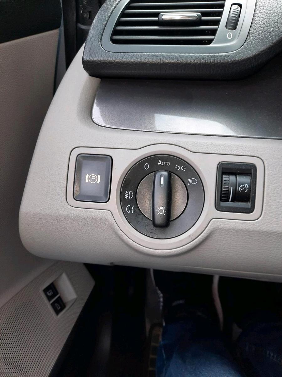 Volkswagen Passat 2010 — engine 140 HP (103kW)