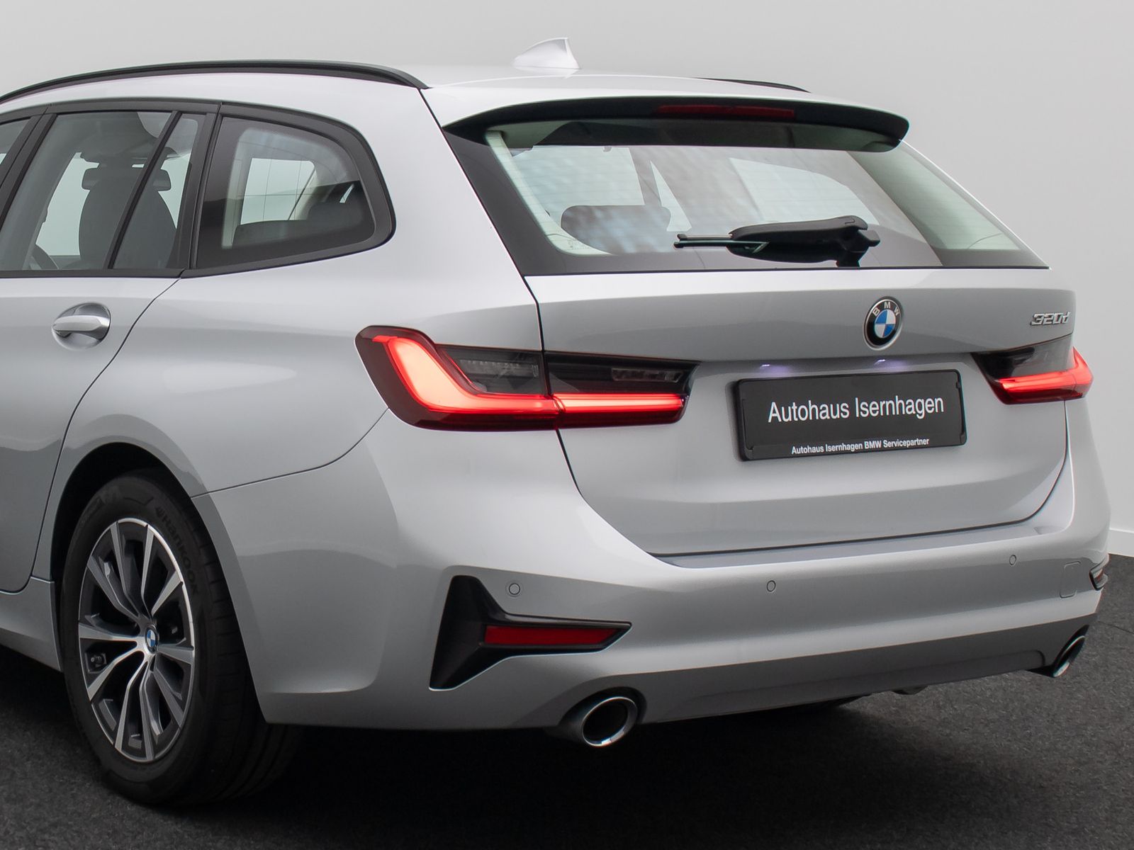 Fahrzeugabbildung BMW 320d Laser HUD DAB HiFi AHK ACC Komfort Sport