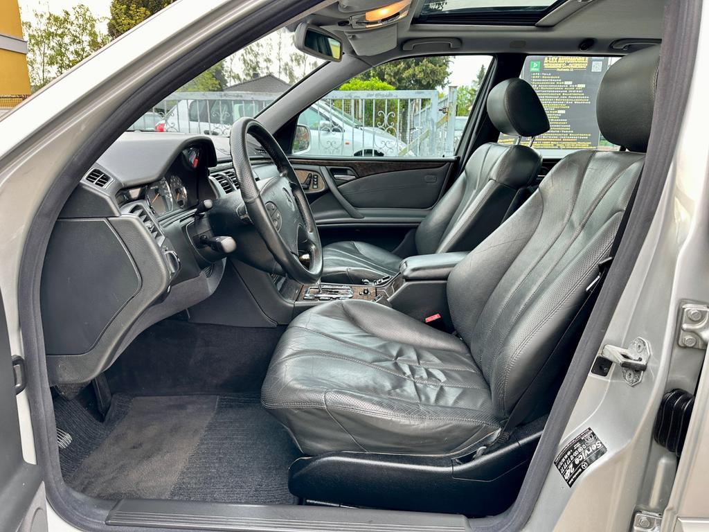 Mercedes-Benz E 55 AMG