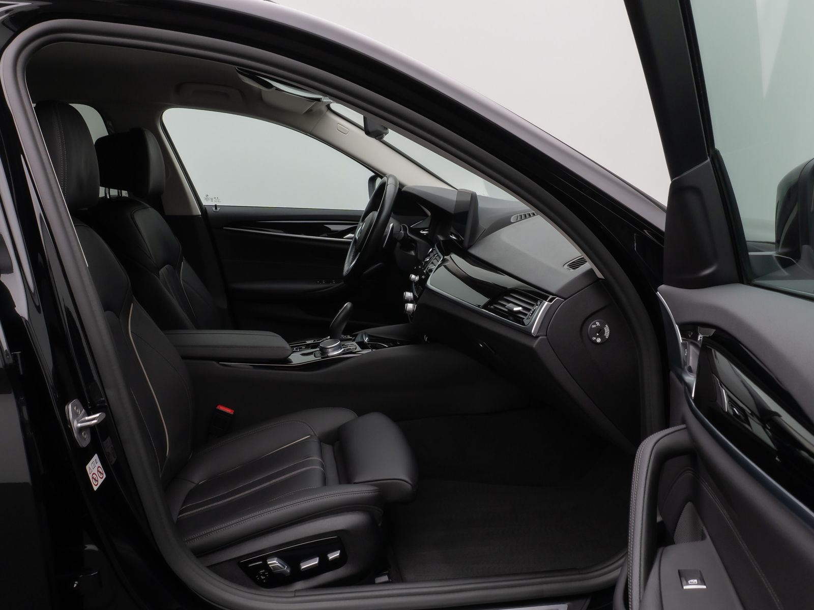 Fahrzeugabbildung BMW 530e xD Kamera Komfort DisplKey Alarm