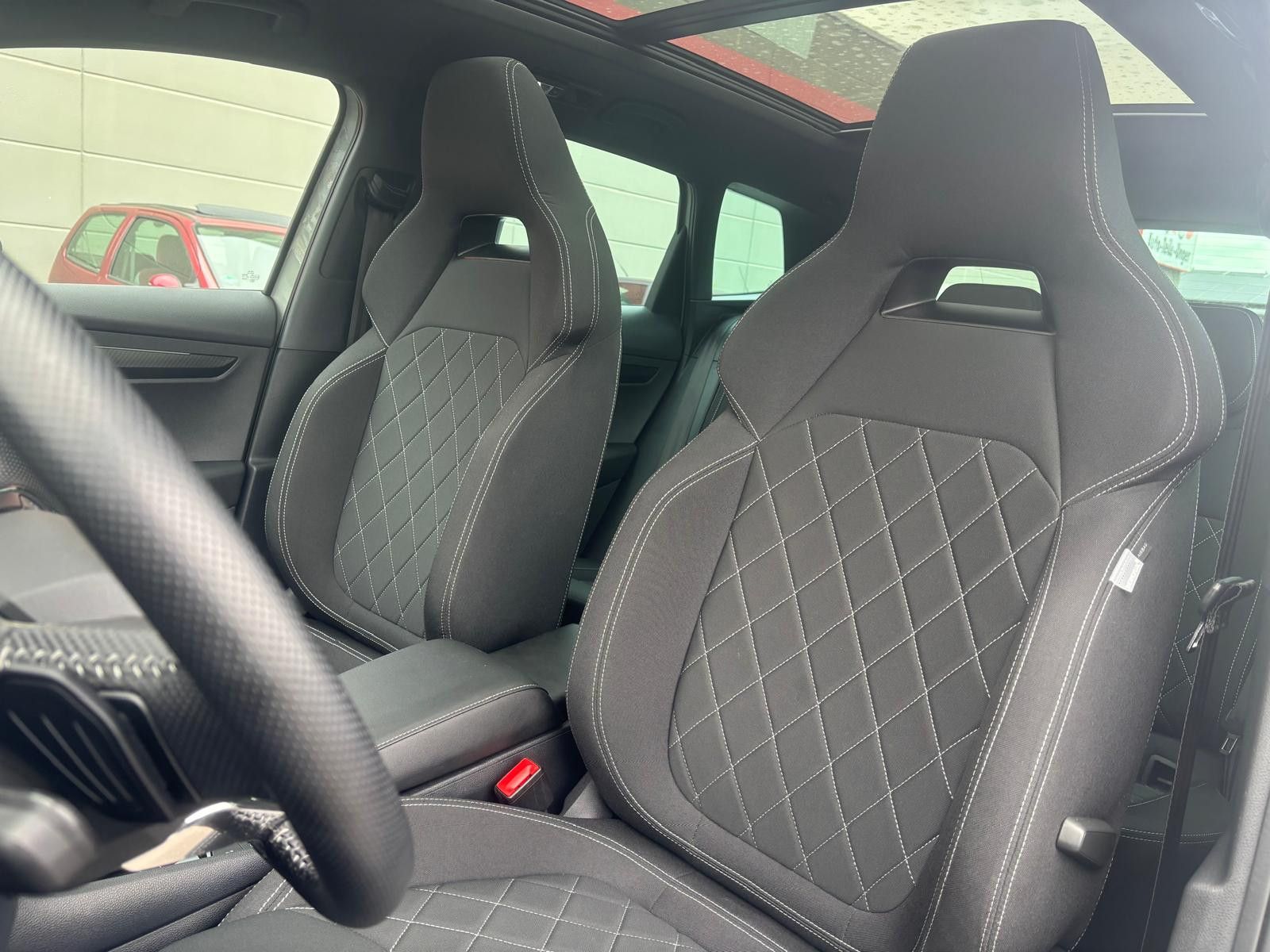 Fahrzeugabbildung SKODA Karoq SportLine 4x4-ACC-PANO-VIRTUAL-KAM-SHZ-LED