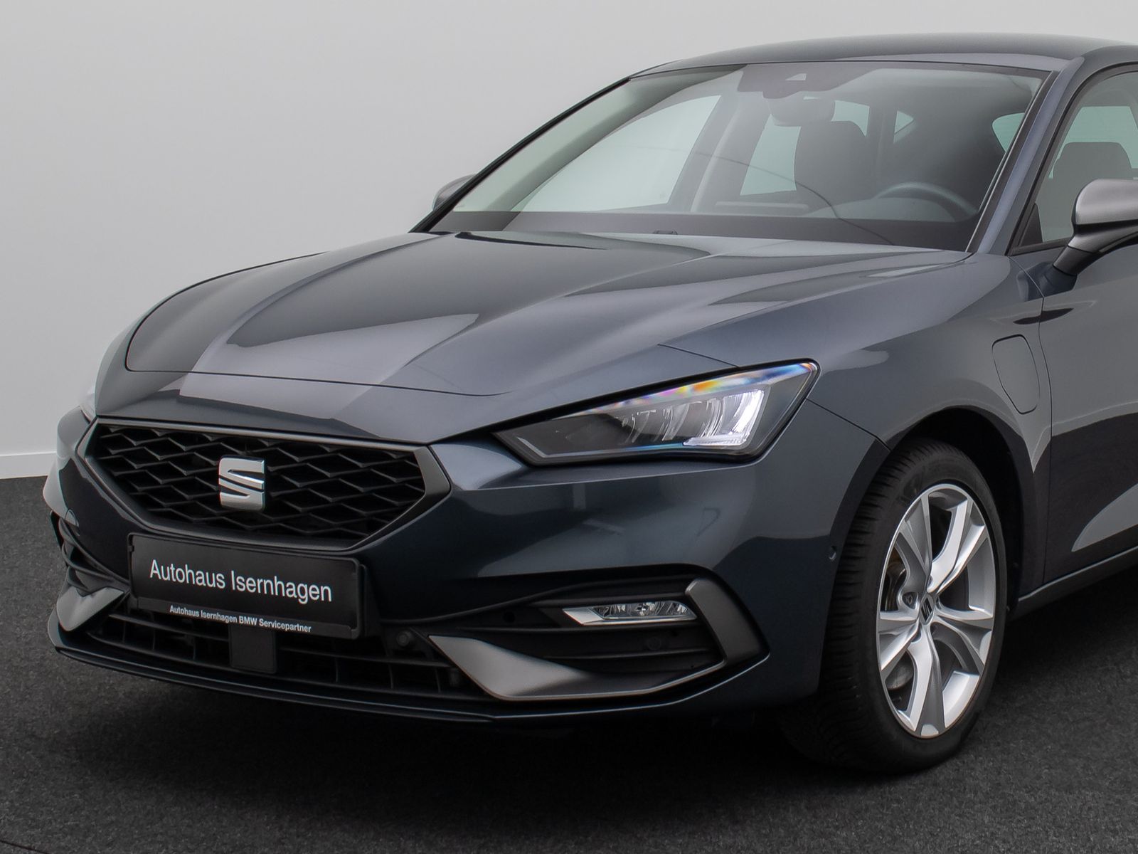 Fahrzeugabbildung SEAT Leon e-HYBRID FR Tempomat DigitDispl ParkAsssit