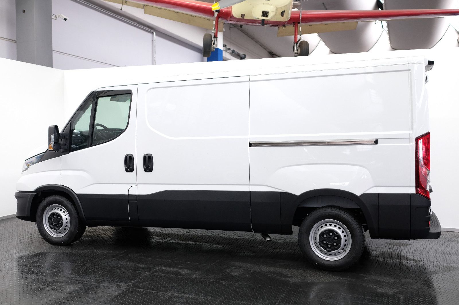 Fahrzeugabbildung Iveco Daily 35S14V  L2H1 RS3520 KAWA Flachdach