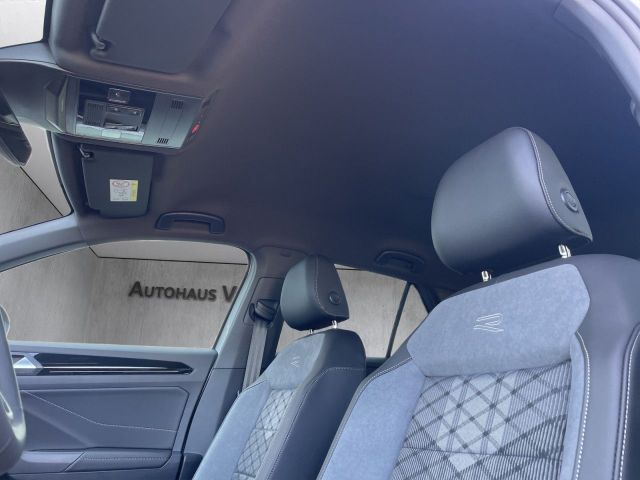T-Roc R-Line 1.5 TSI OPF DSG/AHK/RFK/IQ.D/NAVI