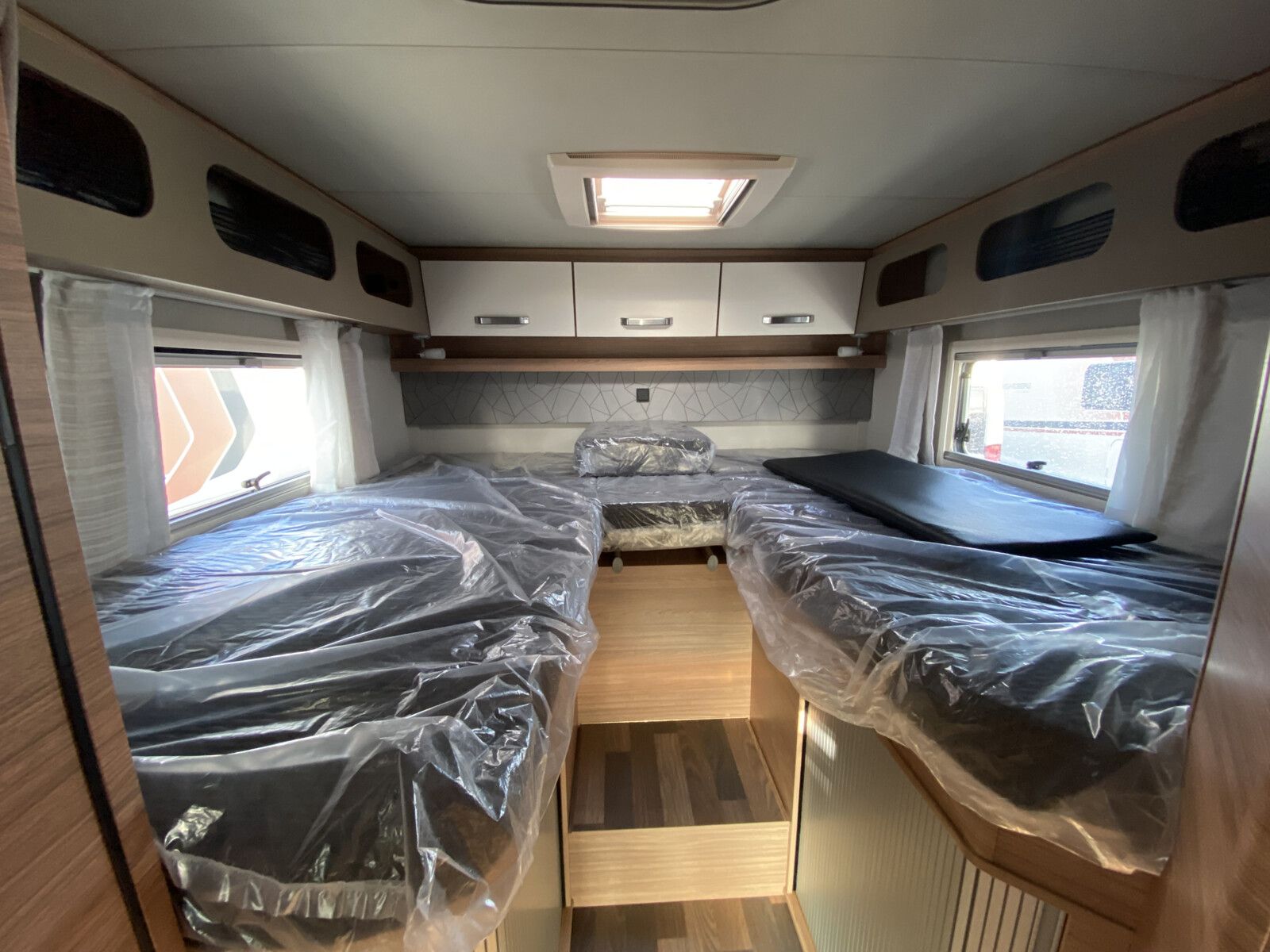 Fahrzeugabbildung Weinsberg CaraCompact Suite MB EDITION PEPPER 640 MEG