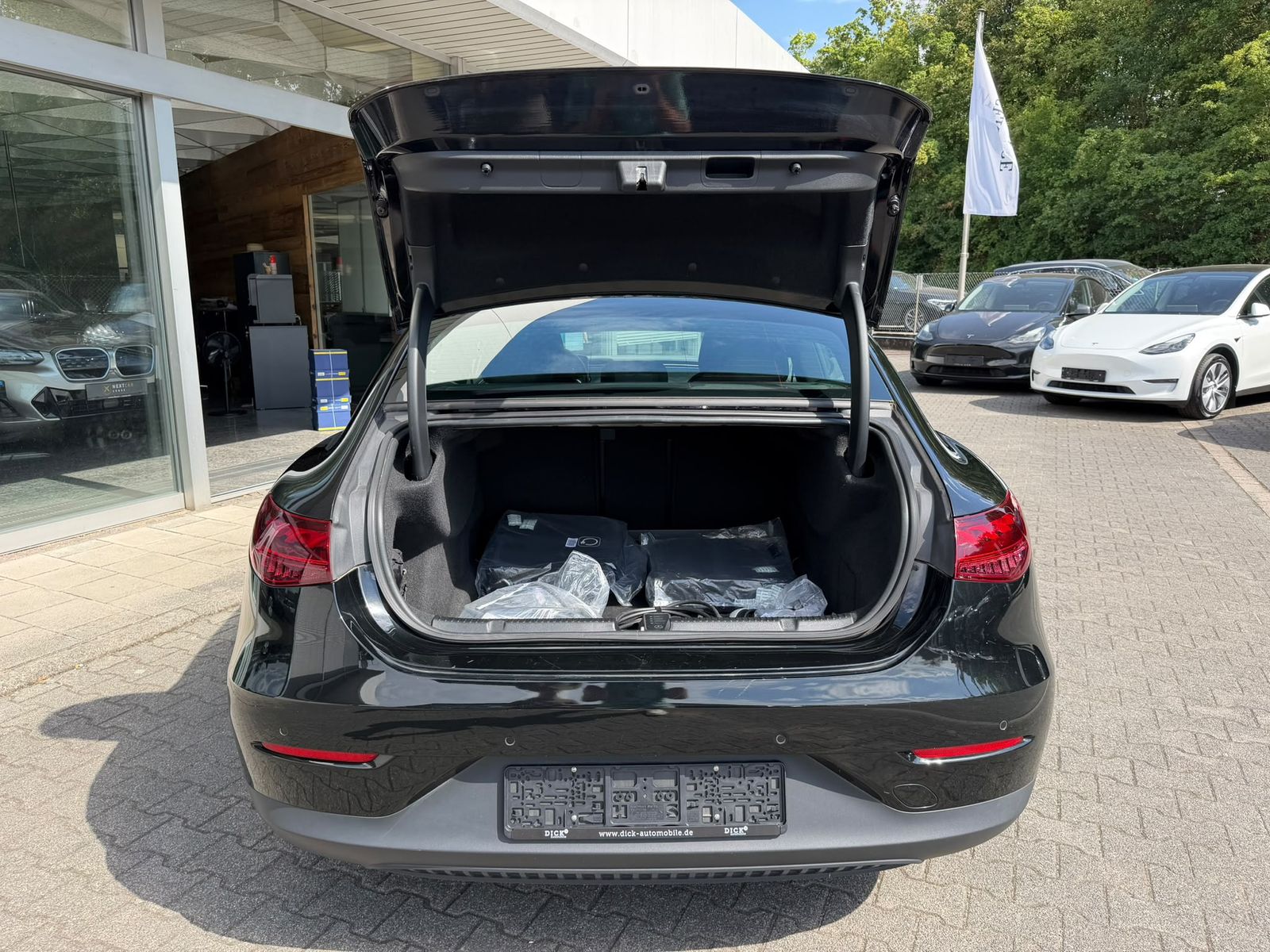 Fahrzeugabbildung Mercedes-Benz EQE 300 Advan WIDES+LEDER+LED+STNDHZ+NAVI+KAM+