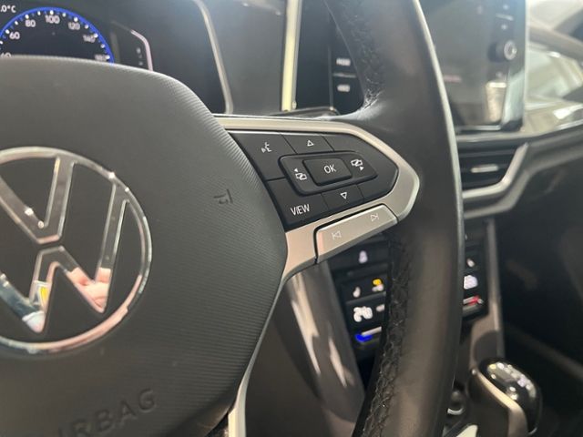 Fahrzeugabbildung Volkswagen T-ROC 1.5 TSI DSG STYLE GJR NAVI APP-CONNECT