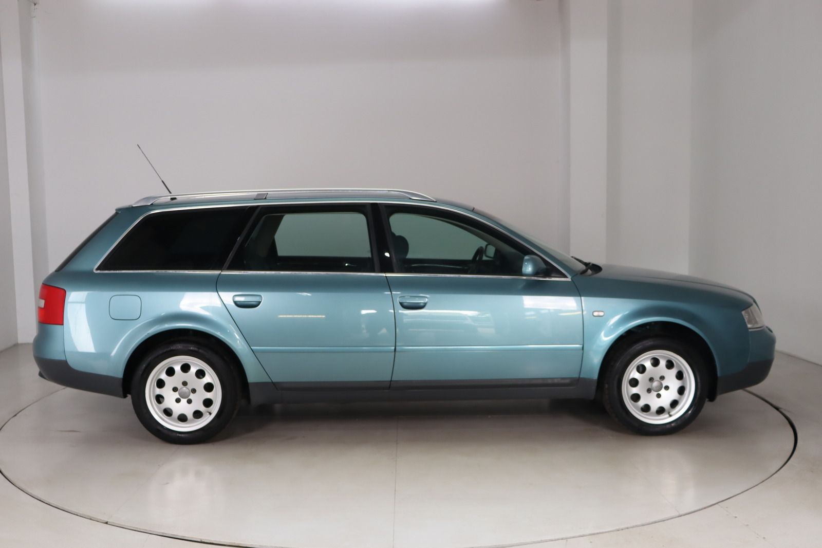 Fahrzeugabbildung Audi A6 2.8 multitronic Avant * Xenon * Memory * PDC