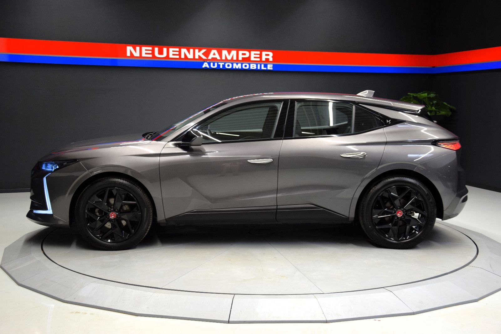 Fahrzeugabbildung DS Automobiles DS4 Performance Line Kamera Sitzheizung