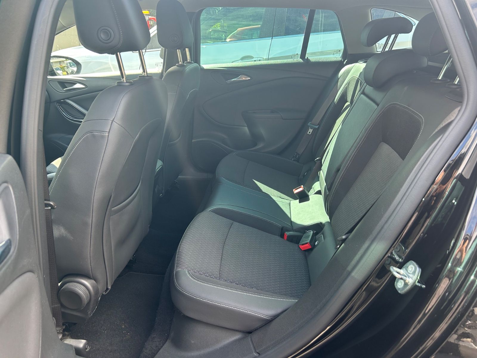Fahrzeugabbildung Opel Astra K 1.4 ST Innovation Unfallschaden