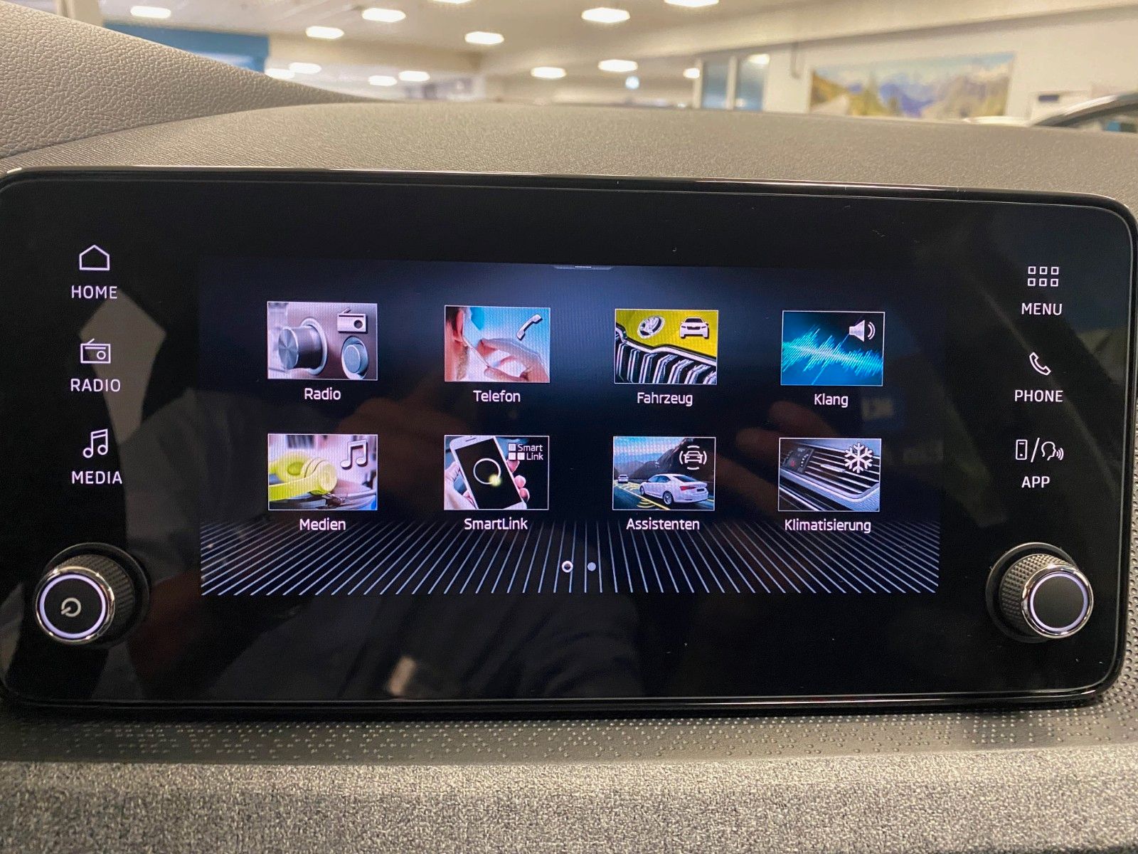 Fahrzeugabbildung SKODA Kamiq 1.0 TSI DSG Selection+KAMERA+PDC+16"Alu+BC