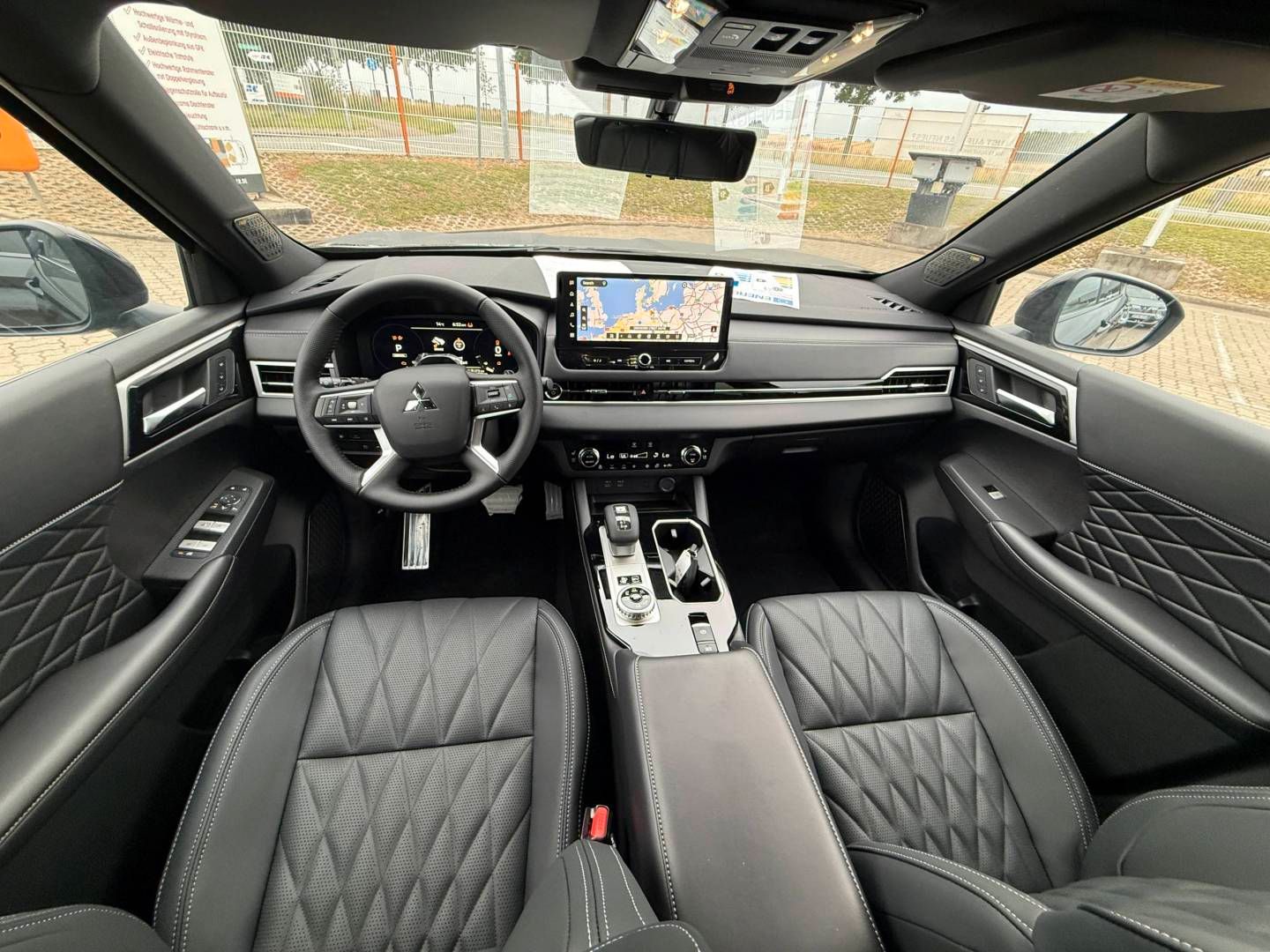 Fahrzeugabbildung Mitsubishi Outlander Plug-in Hybrid Black  2.4