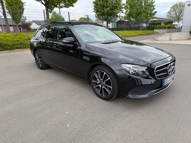 MERCEDES-BENZ E 220d T Pano, Multibeam, Burmester, 360, Night 