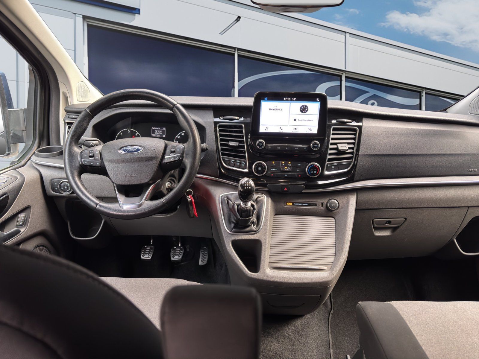 Fahrzeugabbildung Ford Tourneo Custom 2.0 TDi 320 L1 Titanium