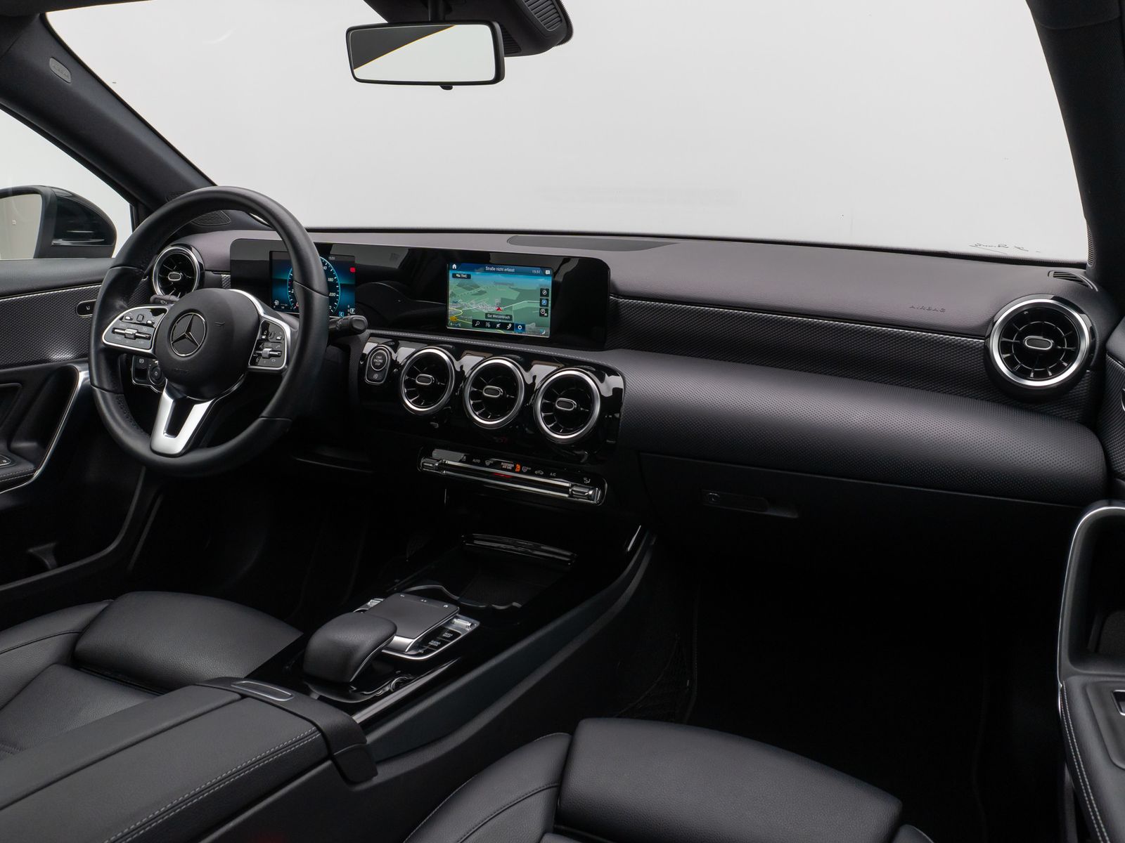 Fahrzeugabbildung Mercedes-Benz A 200 Navi PDC LED Sitzhzg Tempomat Sport 8fach
