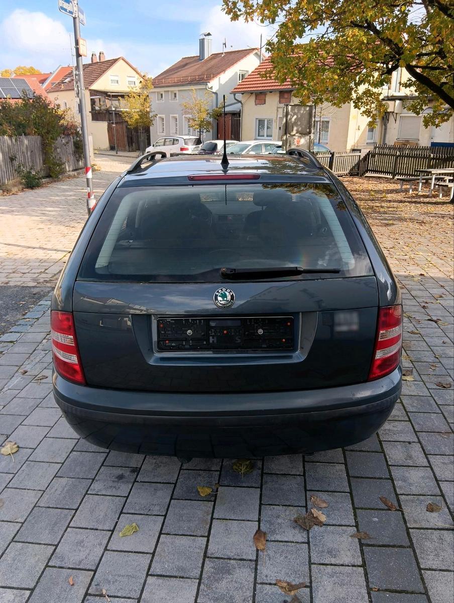 Skoda Fabia 2008 — engine