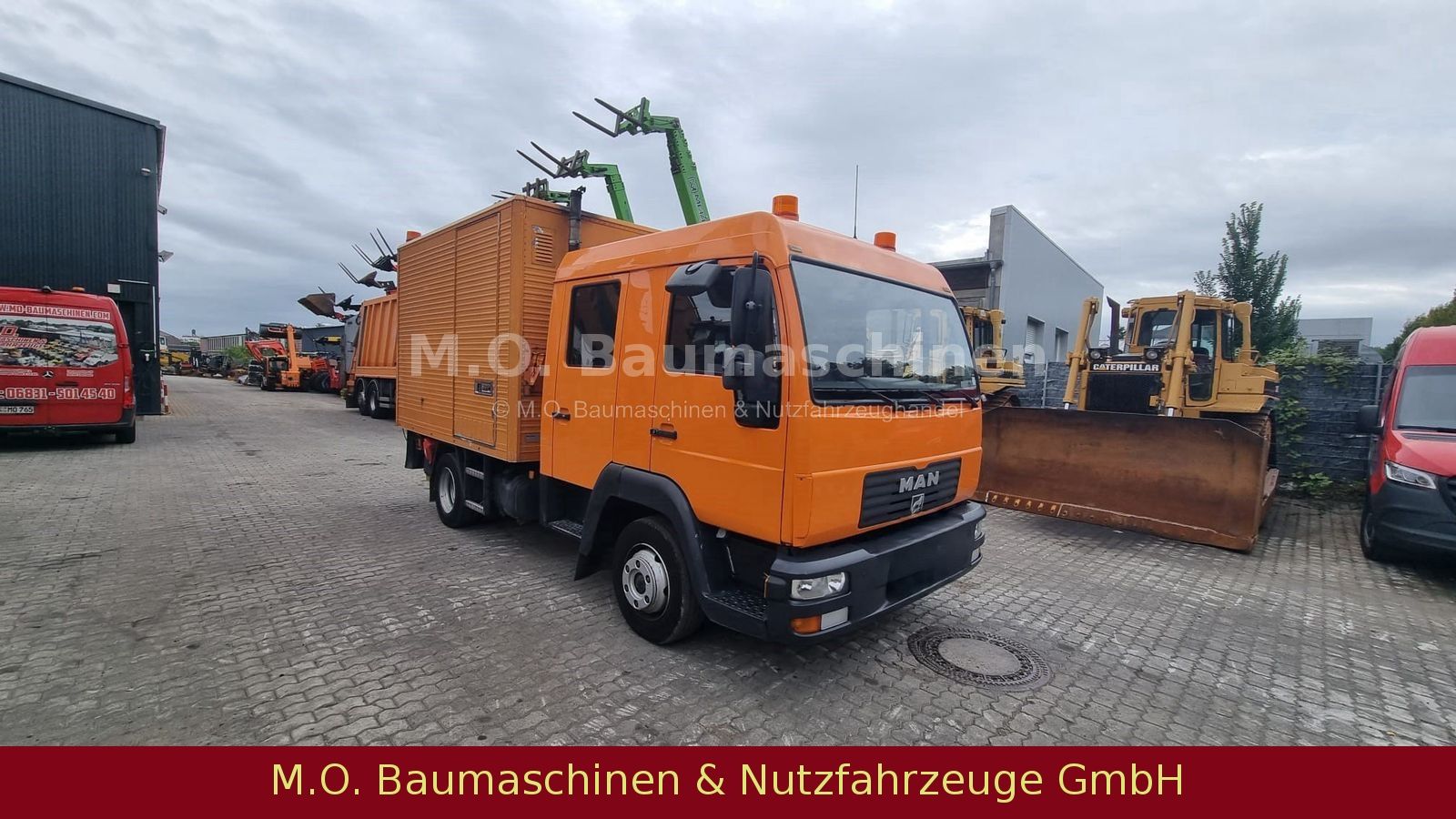 Fahrzeugabbildung MAN LE 8.180 / Doppelkabine / Koffer / Rampe