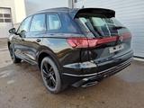 Volkswagen Touareg 3.0 TDI 210 kW 4Motion R-Line Final E... - gebrauchte VW SUV & Geländewagen