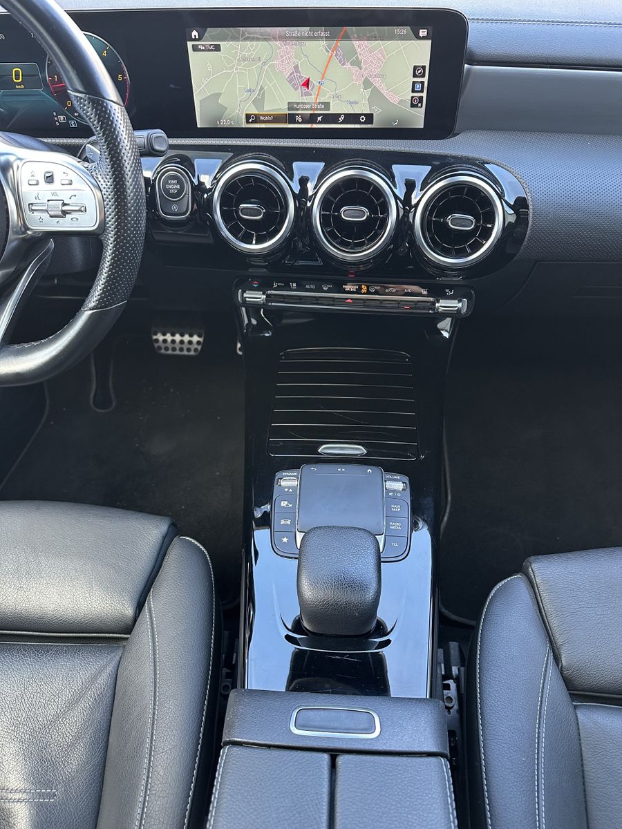 Fahrzeugabbildung Mercedes-Benz CLA 220d Shooting Brake AMG NAV+LED+PANO+360°