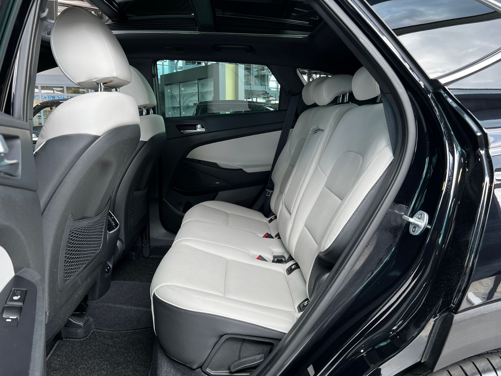 Fahrzeugabbildung Hyundai TUCSON Premium 4WD PANO LED LEDER