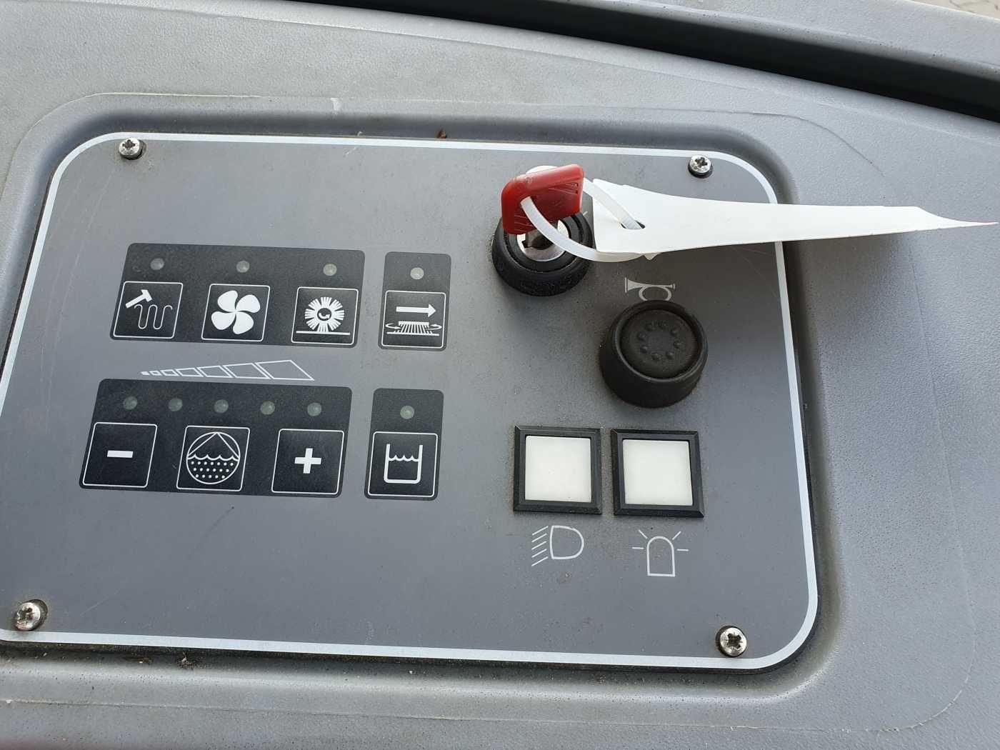 Fahrzeugabbildung Hako Scrubmaster B310 R CL / nur 418h! / 2016
