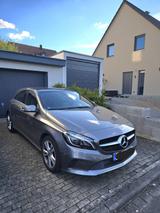 Mercedes-Benz Mercedes Benz A180D (88000 KM) Bj 2017 - gebrauchte Mercedes-Benz A-Klasse aus dem Jahr 2017