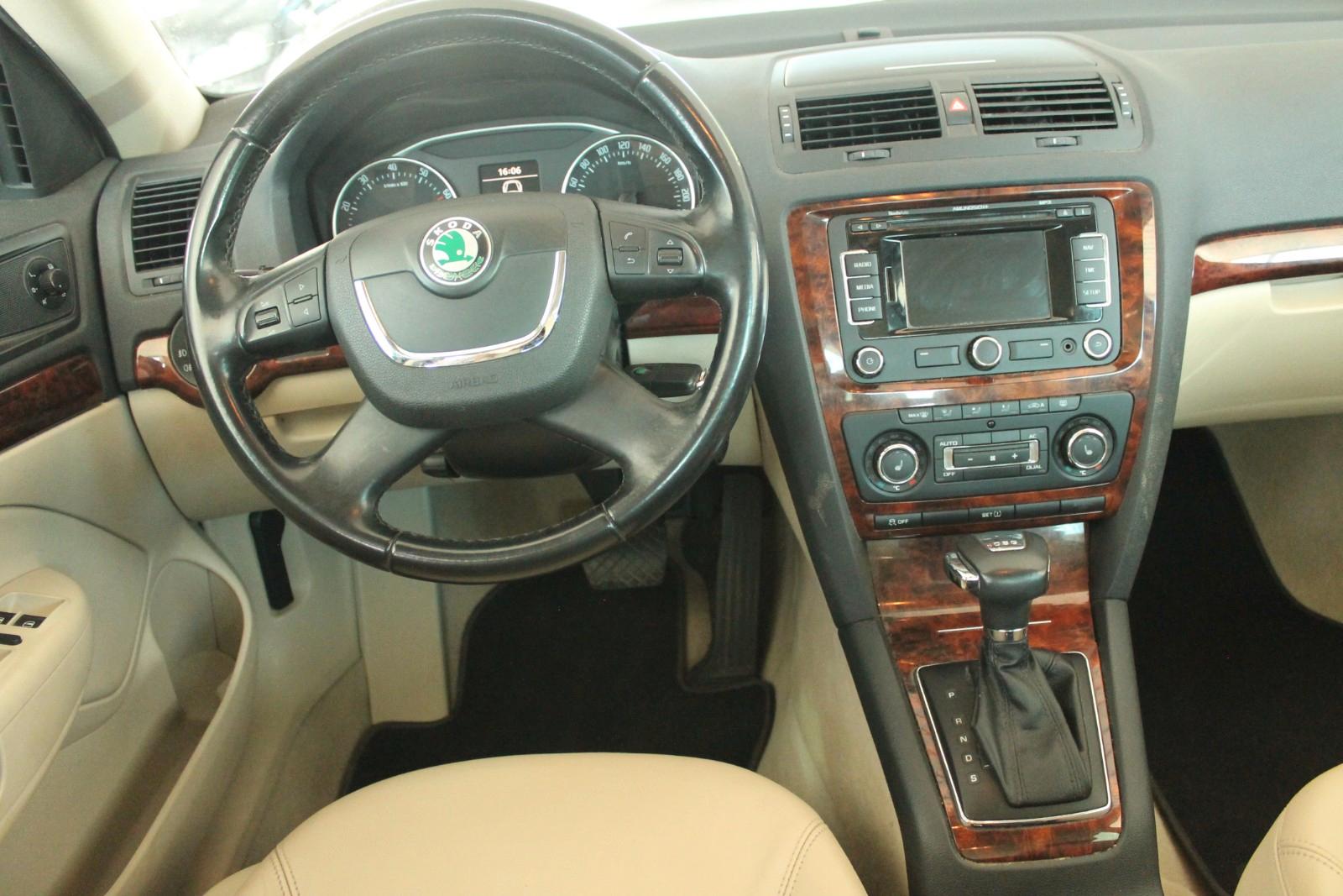 Skoda Octavia 2011 — photo 10