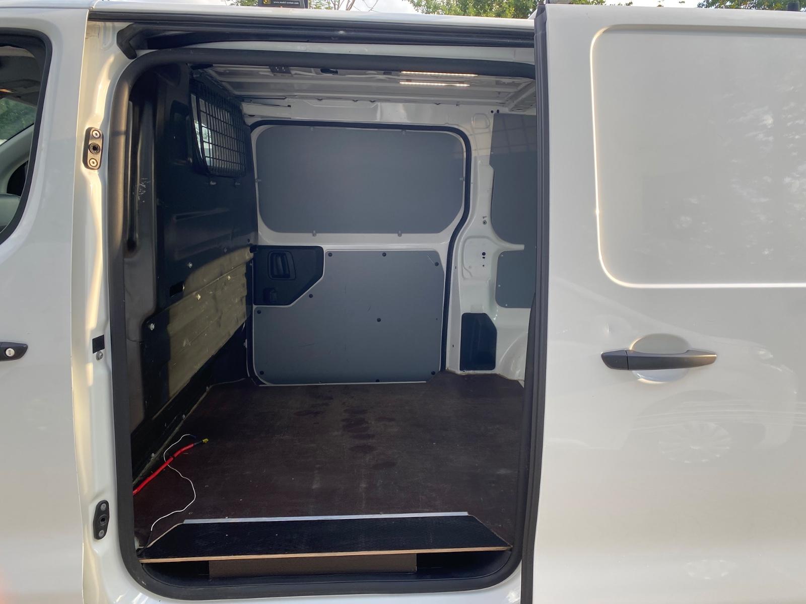 Peugeot Expert 2,0BlueHDI L2 2x Schiebetüren AHK PDC SHZ