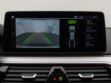 Fahrzeugabbildung BMW 520d Kamera HUD DAB Lenkrhzg Massage AHK Alarm