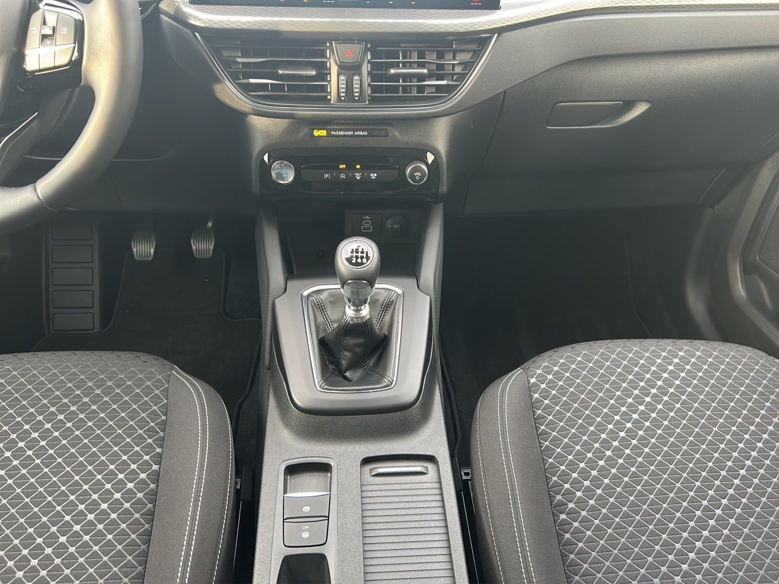 Fahrzeugabbildung Ford Kuga Titanium Winter Pak. Navi Digitales Cockpit