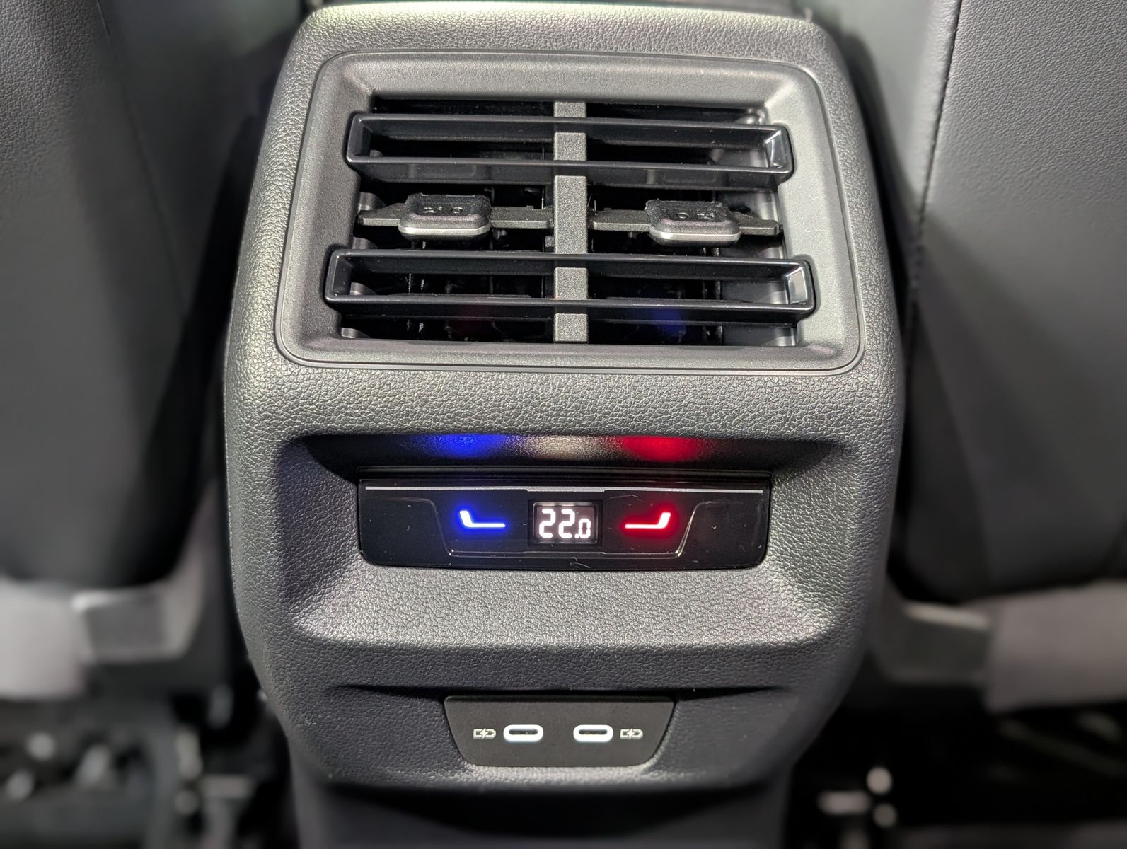 Fahrzeugabbildung Volkswagen Tayron R-Line 360°H&K HUD PANO IQ-LIGHT BLACK 7S