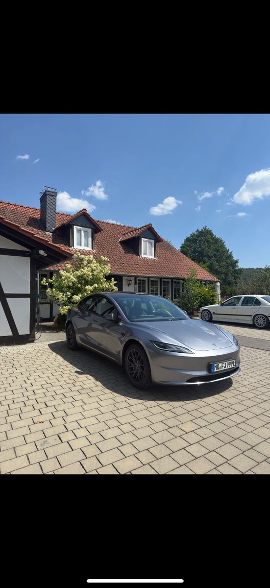 TESLA Model 3 Allradantrieb mit Dualmotor Long Ran...
