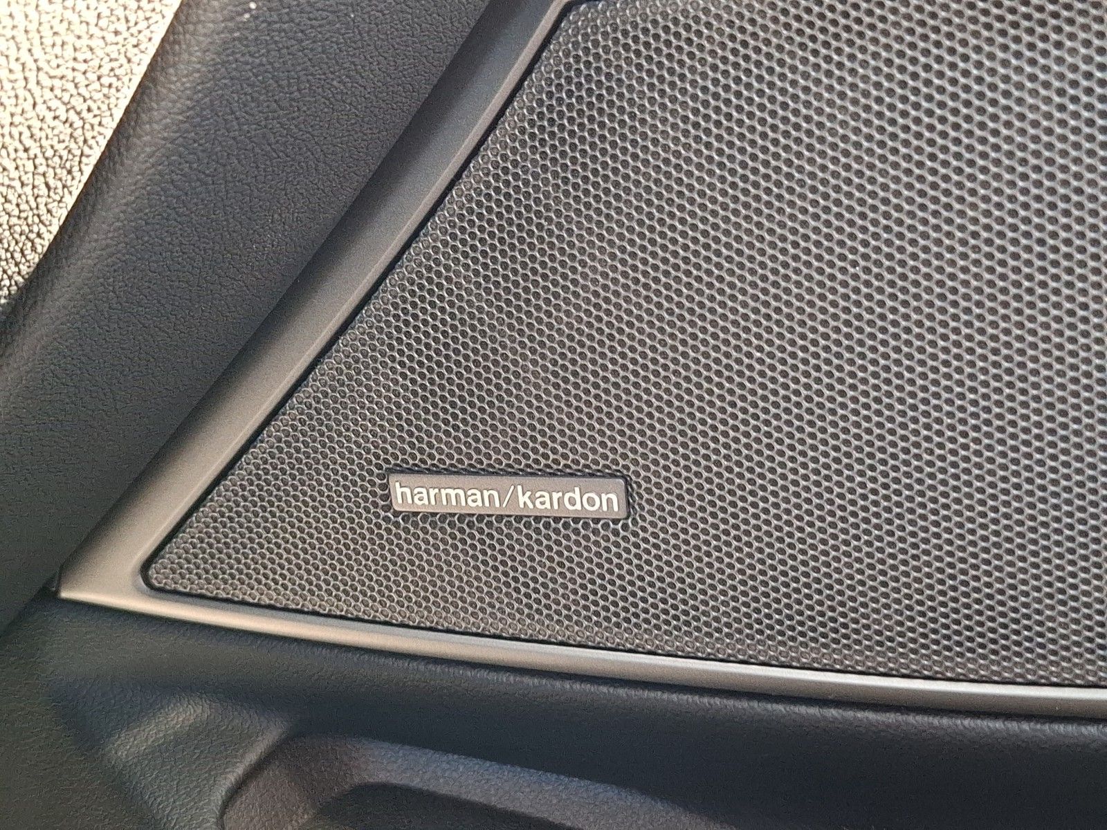 BMW 318 d M Sport AUTOMATIK / LEDER / AHK / STANDHEI - Image 19