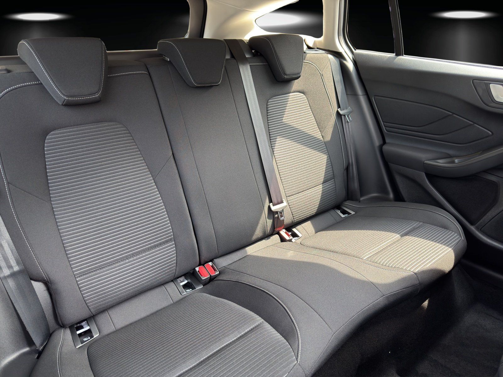 Fahrzeugabbildung Ford Focus Turnier Active WINTER/EASY-PARK/FAHRERASII