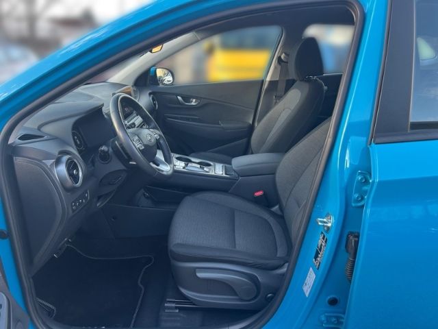 Fahrzeugabbildung Hyundai KONA Select Elektro 11KW OBC ACC Apple CarPlay A
