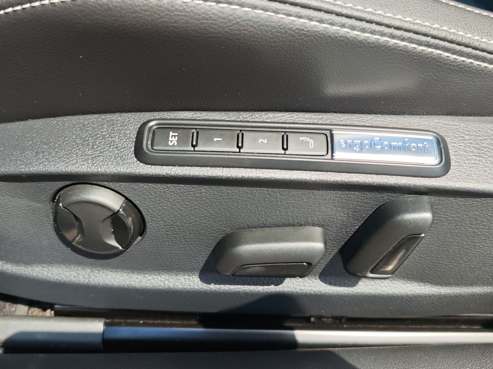 Fahrzeugabbildung Volkswagen Passat Variant TSI Elegance DSG 4M Matrix Navi A