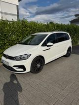 Volkswagen Touran 1.5 TSI R-Line DSG LED-Scheinw. AHK