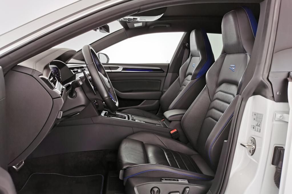 Volkswagen Arteon R SB 4M 2.0 FSI 235kW AHK*RFK*PDC*NAV