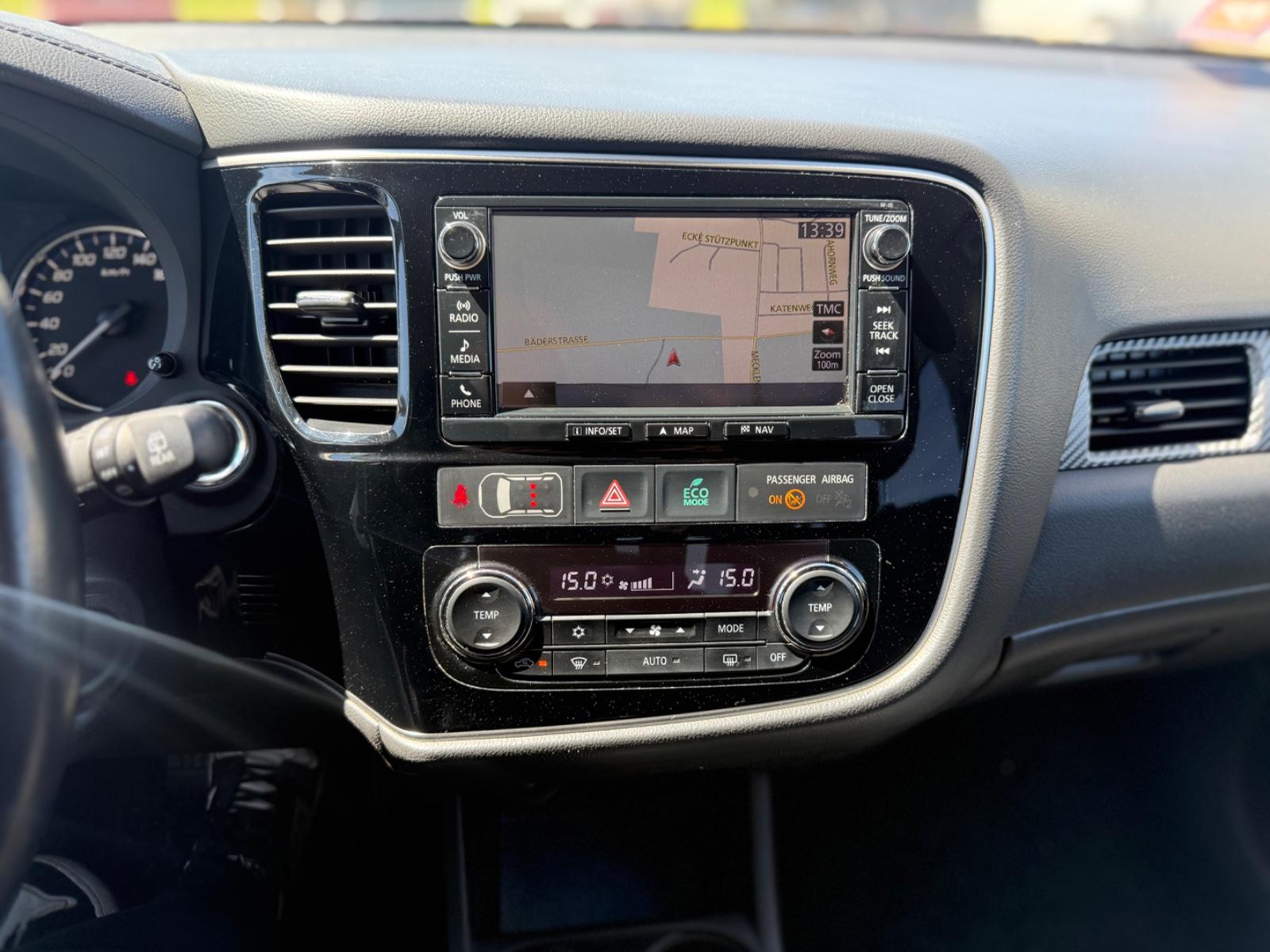 Mitsubishi Outlander SUV-Star+ 4WD