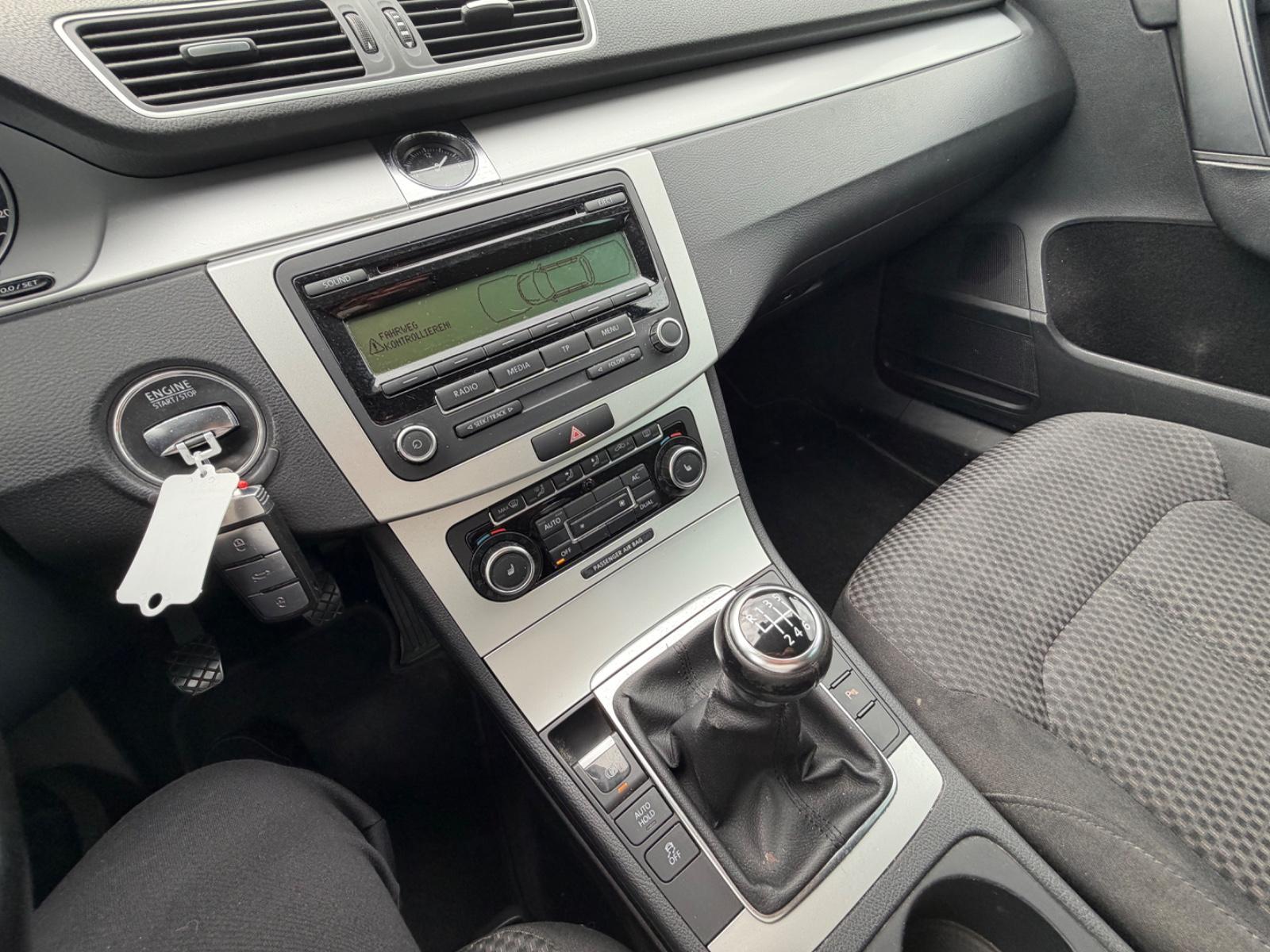 Volkswagen Passat 2011 — photo 11
