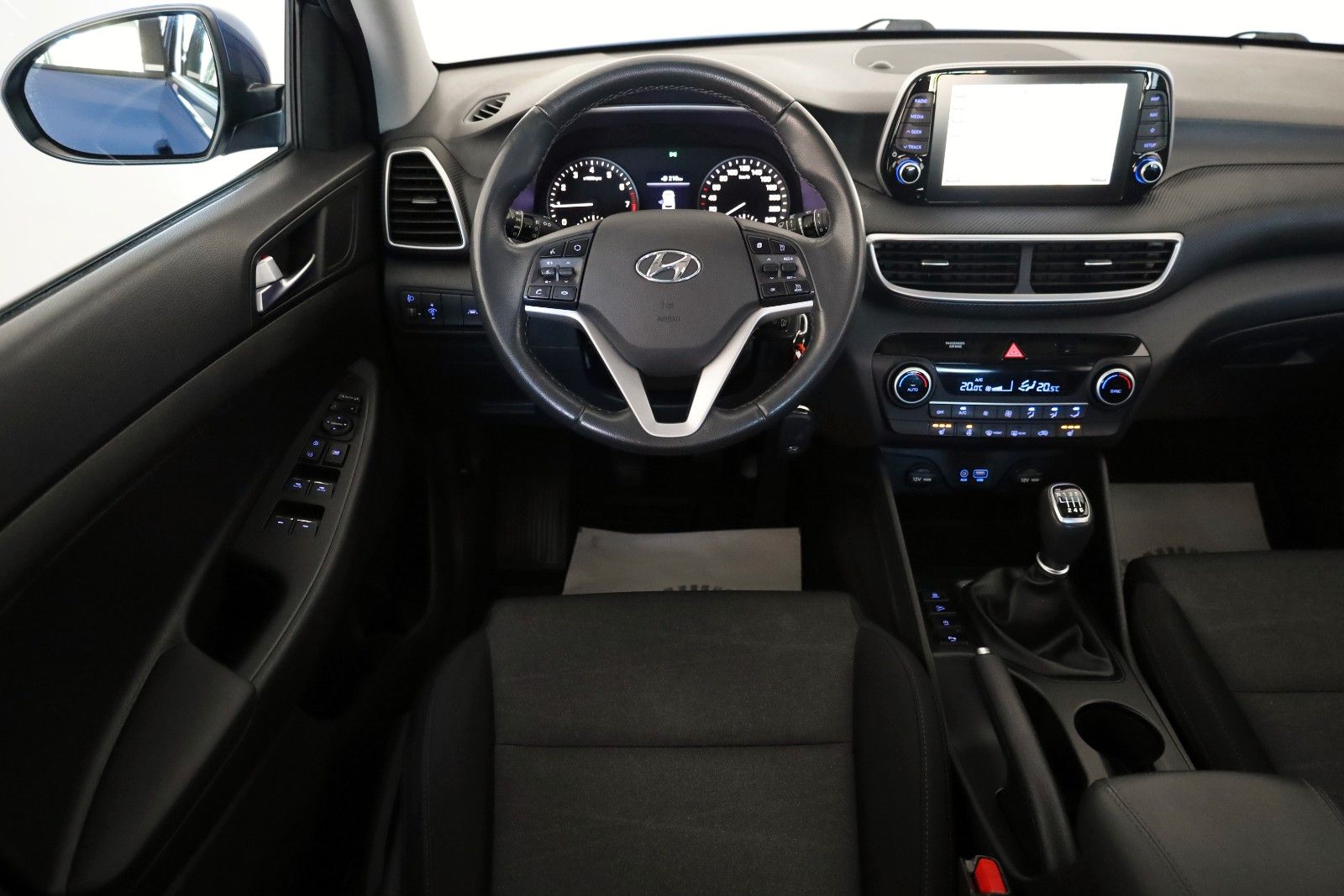 Fahrzeugabbildung Hyundai Tucson Advantage 2WD Navi,LED,SH,Kamera,SR+WR