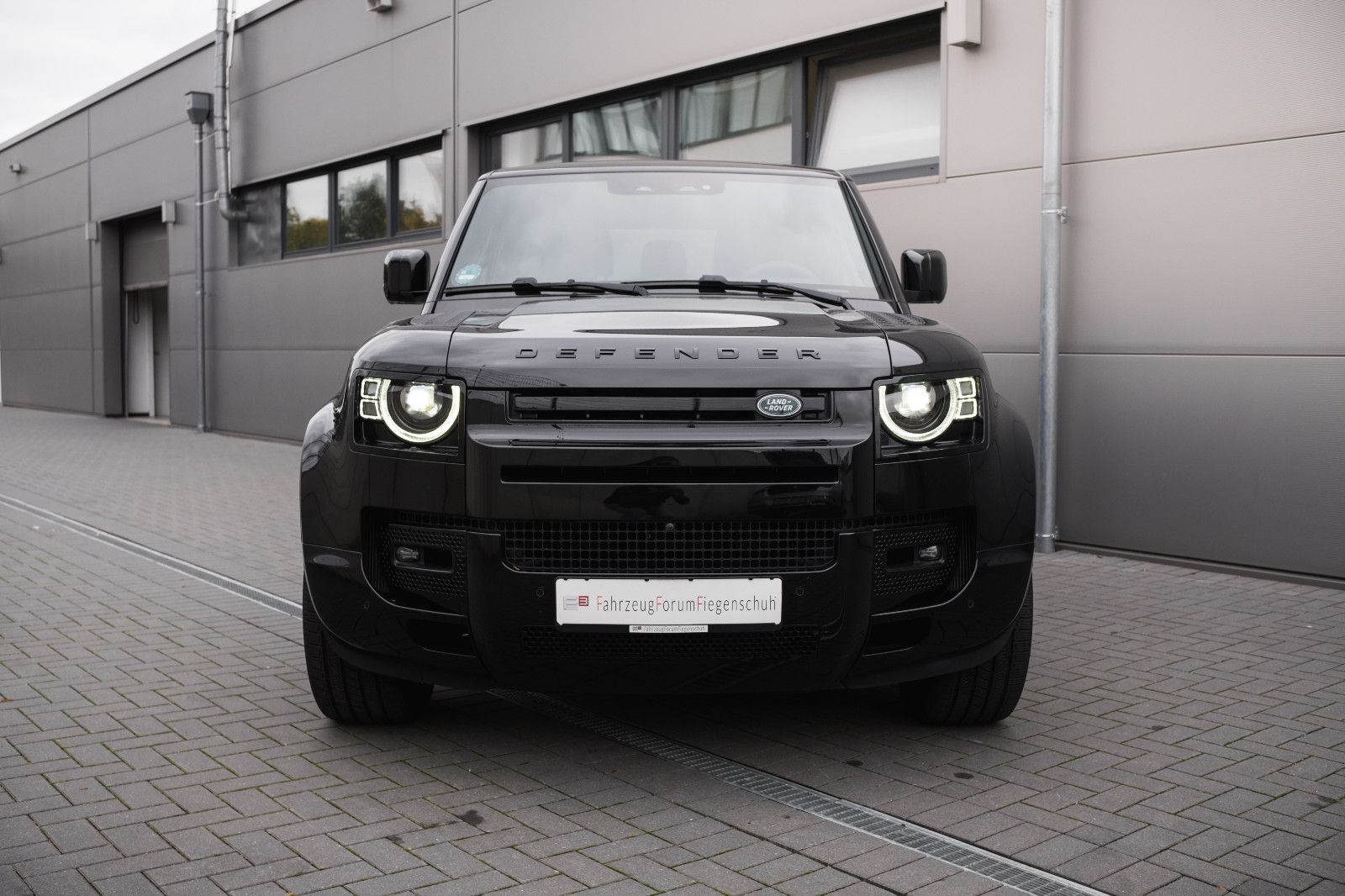 Fahrzeugabbildung Land Rover Defender 90 V8-22 Zoll-Black Pack erw.-VOLL!