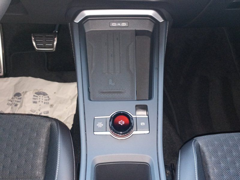 Fahrzeugabbildung Volkswagen T-Roc NEU 1.5 eTSI R-Line Black Style  NAVI+IQ-L