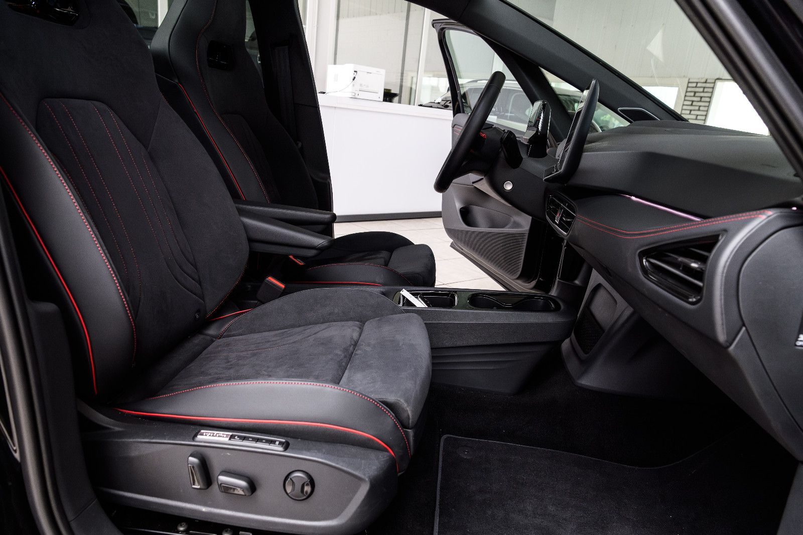 Fahrzeugabbildung Volkswagen ID.3 GTX IQ-LIGHT+AHK+PANO+360°-KAM+NAV+WÄRMEP.