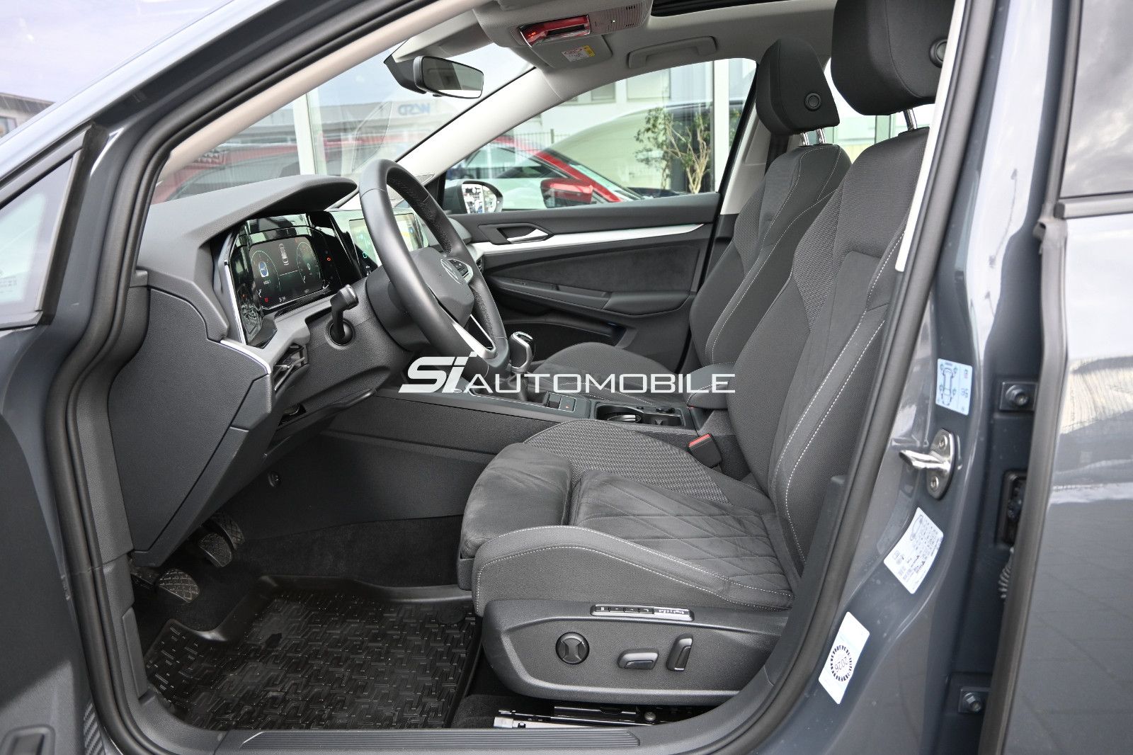 Fahrzeugabbildung Volkswagen Golf 2.0 TDI Life Variant °ACC°PANO°STANDHEIZ°HK