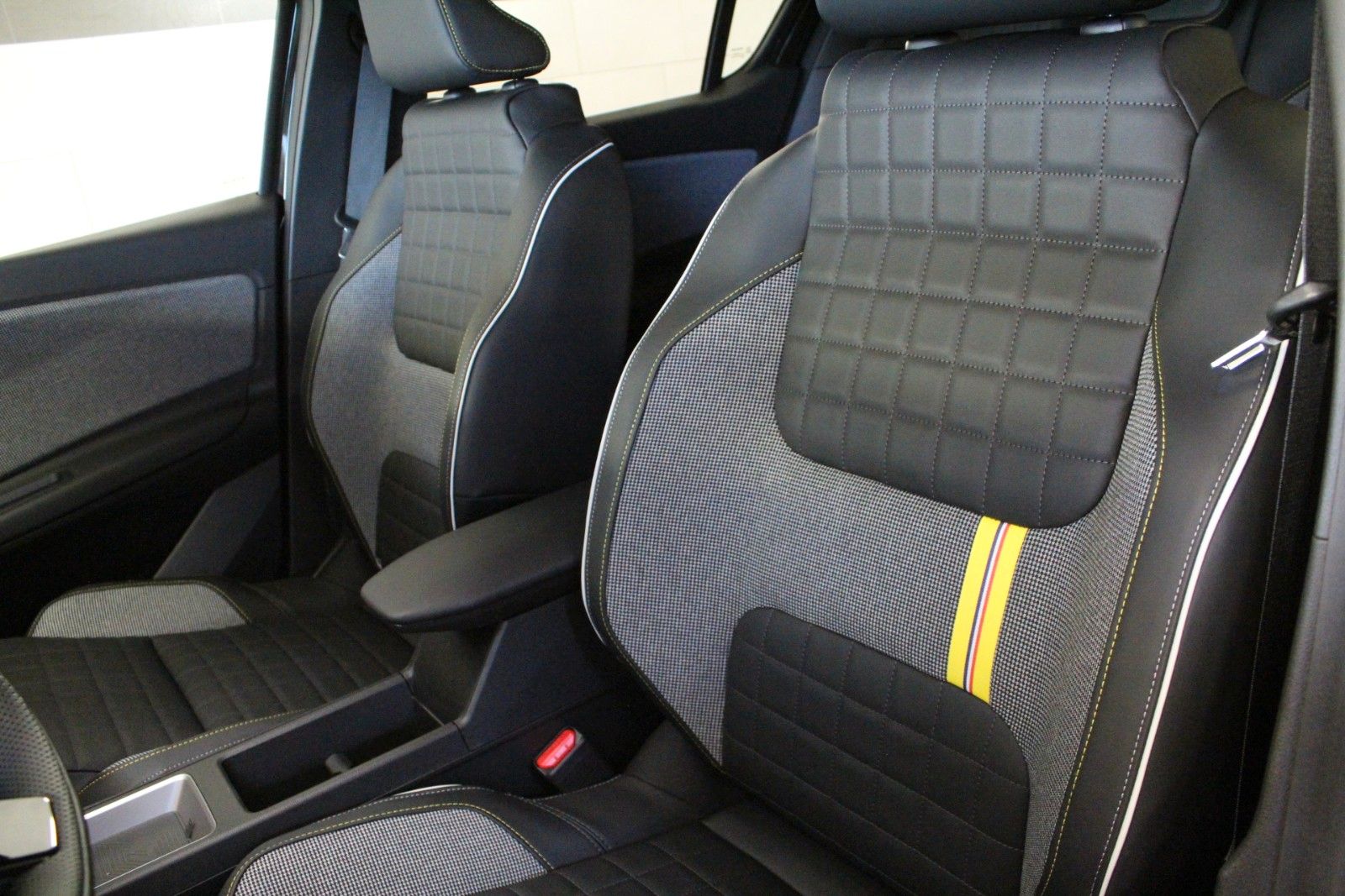 Fahrzeugabbildung Renault R 4 E-Tech 150 Comfort Range Iconic *Vollausst.*