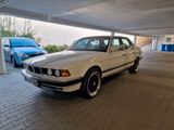 BMW 750 i  E32 - BMW 750: 750i E32