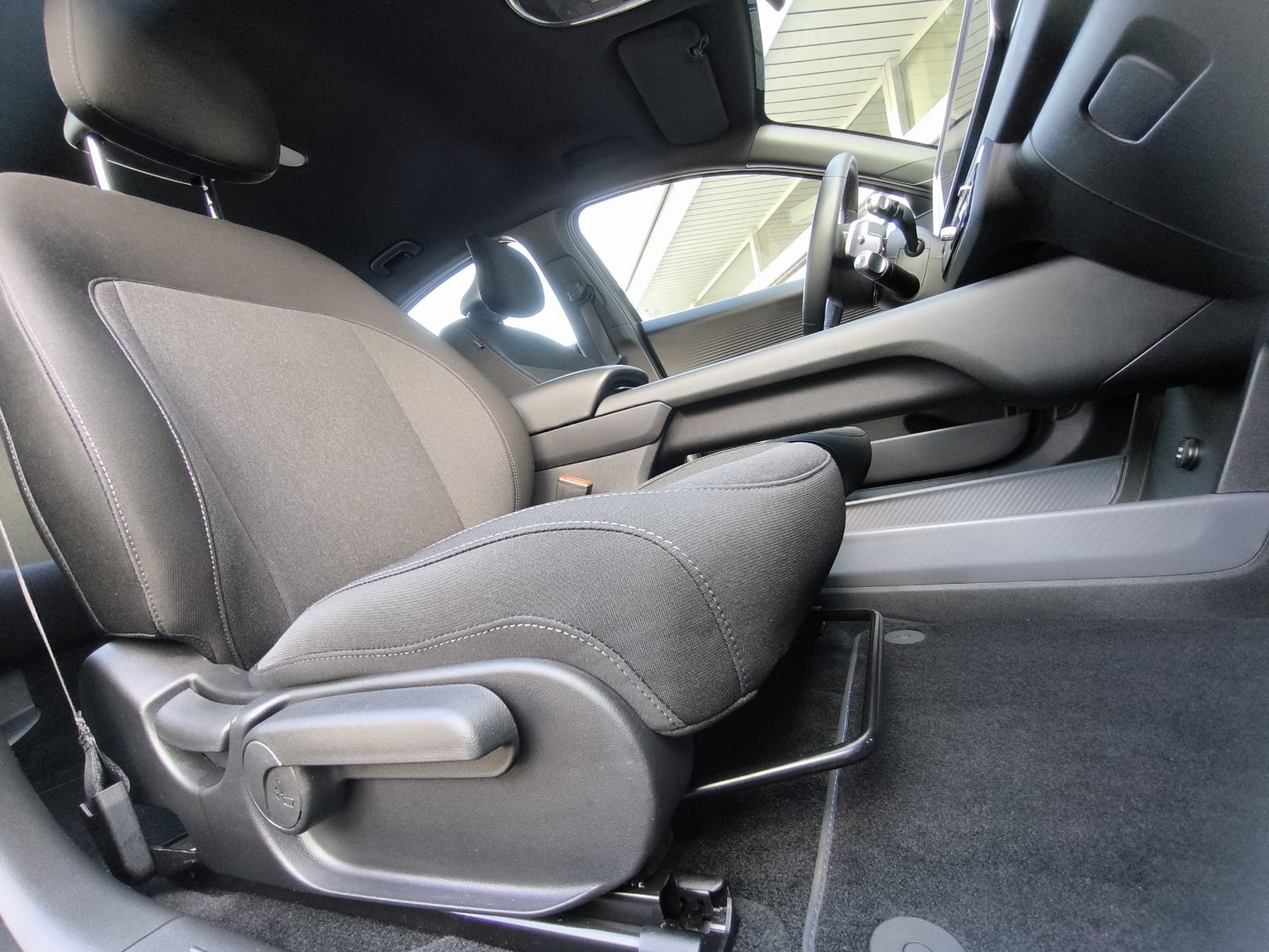 Fahrzeugabbildung Hyundai Ioniq 6 2WD NAVI+LED+SHZ+KAMERA+DAB+PDC+ACC+18"+