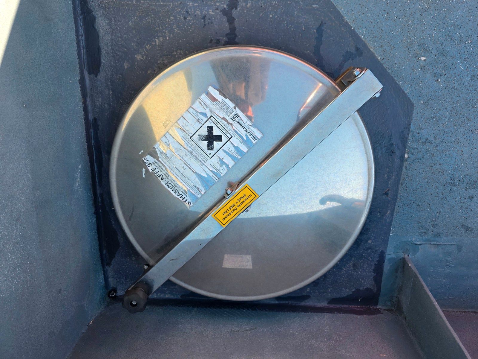 Fahrzeugabbildung MAN LE 8.150 Löschfahrzeug SLF 25/25 100/2500 Liter
