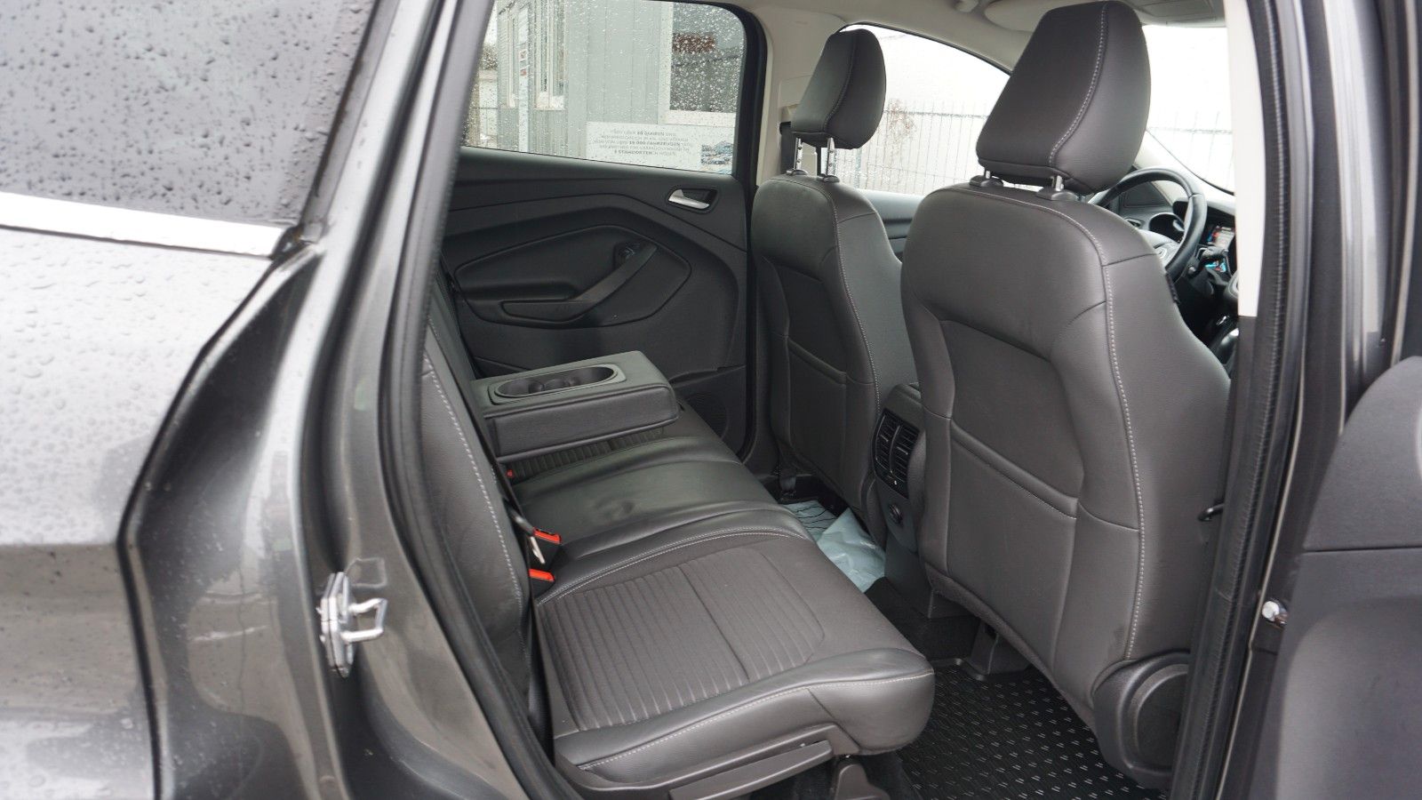 Fahrzeugabbildung Ford Kuga Titanium, Navi, Allrad, PDC, LED